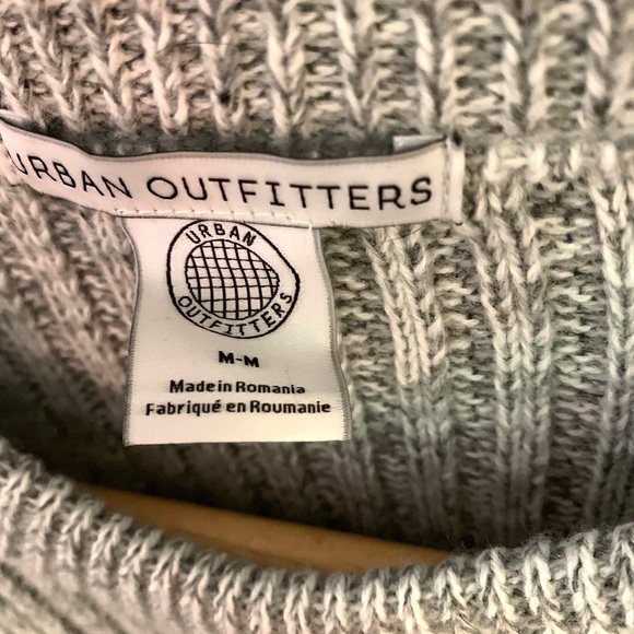 Grey Cropped Sweater - UO - Picture 3 of 7